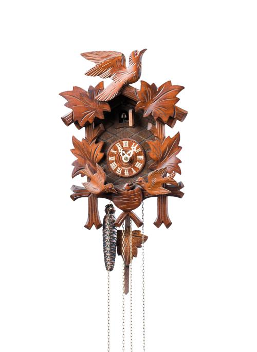 Reloj de cuco en madera con remate de ave. 