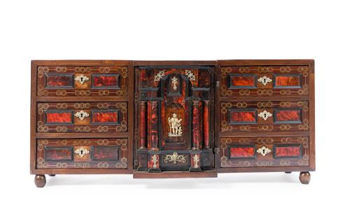 Bargueño estilo Carlos II, España s. XIXEn madera de noga