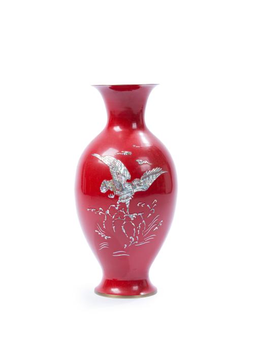Jarrón en laton lacado en rojo, Corea, c.1959Con decoraci