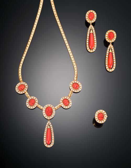 CONJUNTO DE COLLAR, PENDIENTES Y SORTIJA CON CORAL Y DIAMAN