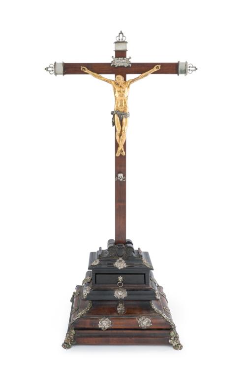 741   -  <p><span class="object_author">JUAN BAUTISTA FRANCONIO (activo en Sevilla primer tercio del siglo XVII). Finales del siglo XVI  - Cristo crucificado según modelo de Michelangelo</span></p>