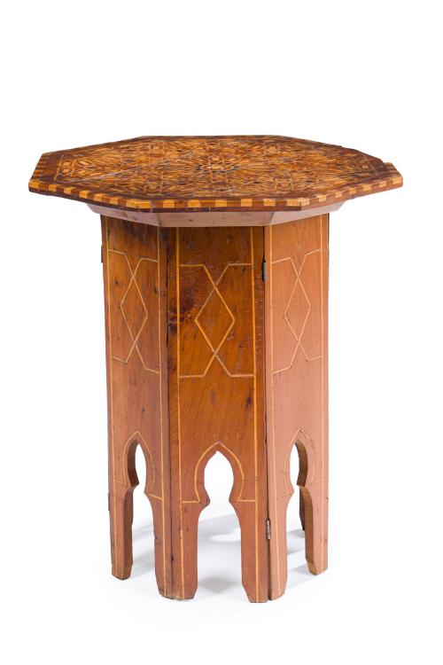 Mesa auxiliar hexagonal, Marruecos. c. 1960En madera tall