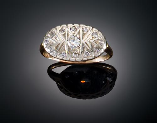SORTIJA OVAL ART DECÓ CON DIAMANTES EN ORO AMARILLO DE 18 K