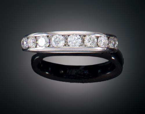 SORTIJA INGLESA CON DIAMANTES EN ORO BLANCO DE 18 KT