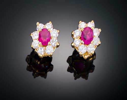 PENDIENTES ROSETA CON RUBÍ Y DIAMANTES EN ORO AMARILLO DE 1