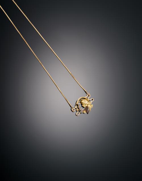 COLGANTE ANTIGUO PERFIL DE MUJER CON PEQUEÑOS DIAMANTES EN 