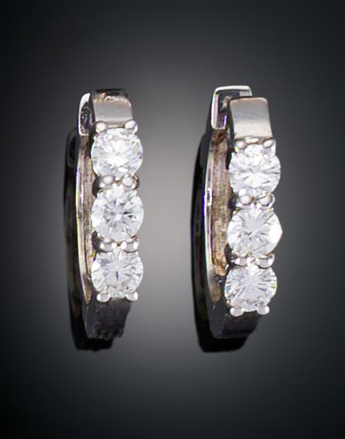 PENDIENTES DE ARO CON DIAMANTES ORO BLANCO 18 KT