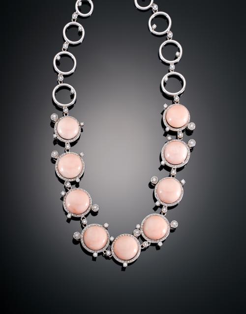 COLLAR CON CORALES PIEL DE ÁNGEL Y DIAMANTES EN ORO BLANCO 