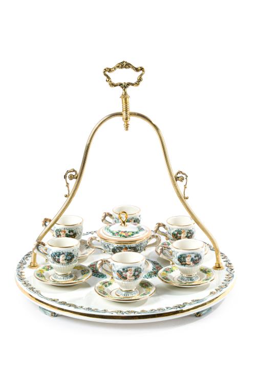 Juego de cafe en porcelana de capodimonte, mediados s. XX