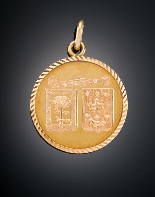 COLGANTE DE ESCUDOS EN ORO DE AMARILLO DE 18 KT