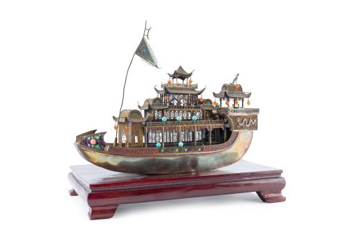 ESCUELA ORIENTAL, S. XXBarco en filigrana de plata, esmal