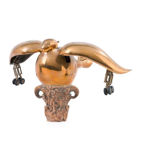 BERROCAL , "Paloma" En bronce dorado, sobre base. 