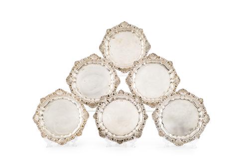Juego de 6 platos de pan en plateado, alero con decoración 