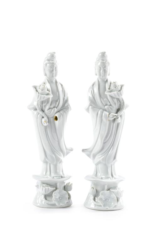 Pareja de geishas en porcelana blanc de chine. Con falta 