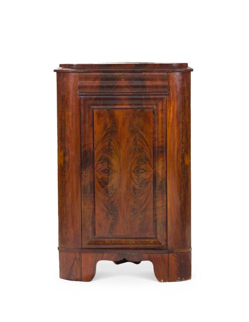 Rinconera en madera de caoba y palma de caobaCon puerta f