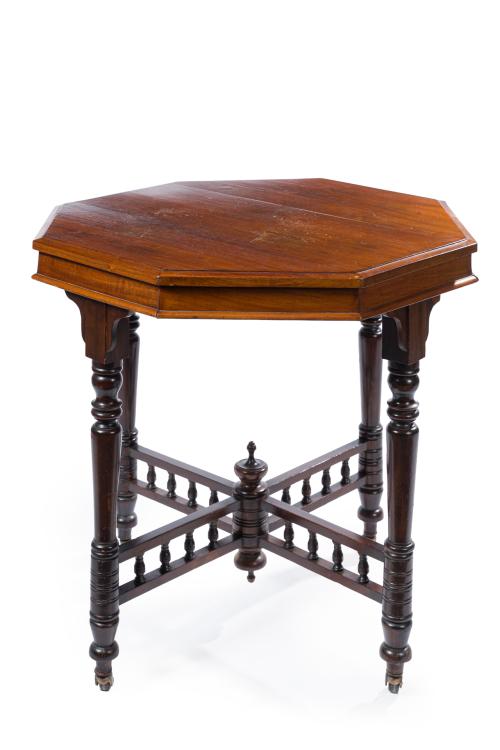 Mesa auxiliar hexagonal en madera sobre patas torneadas uni