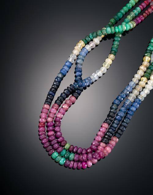COLLAR DE TRES LINEAS DE GEMAS MULTICOLORES