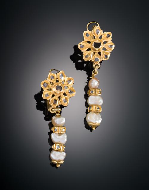 PENDIENTES LARGOS ANTIGUOS CON DIAMANTES Y PERLITAS EN ORO 