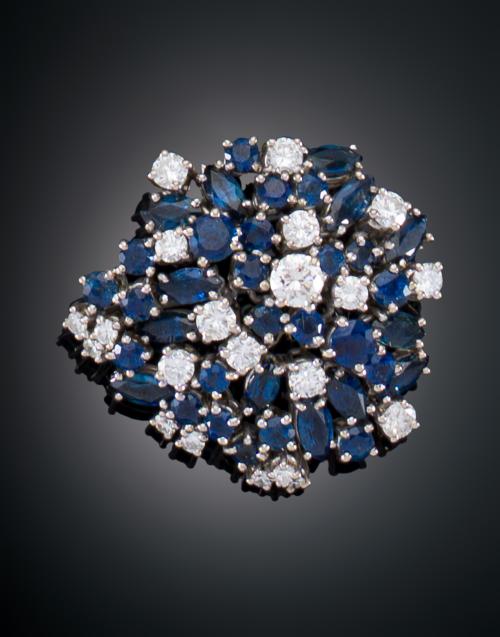 BROCHE CON ZAFIROS AZULES Y DIAMANTES EN ORO BLANCO DE 18 KT