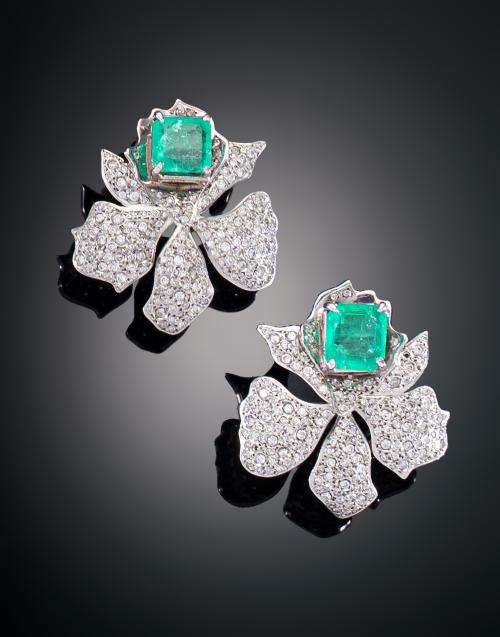 PENDIENTES MONNA HOJAS CON ESMERALDAS Y DIAMANTES EN ORO BL