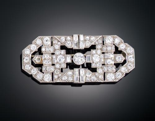 BROCHE ESTILO ART DECÓ CON DIAMANTES EN ORO DE 18 KT