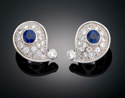 PENDIENTES CON ZAFIRO Y DIAMANTES EN ORO BLANCO DE 18 K 