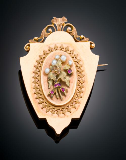 BROCHE DE ESTILO CHEVALIER CON PERLAS Y RUBÍES