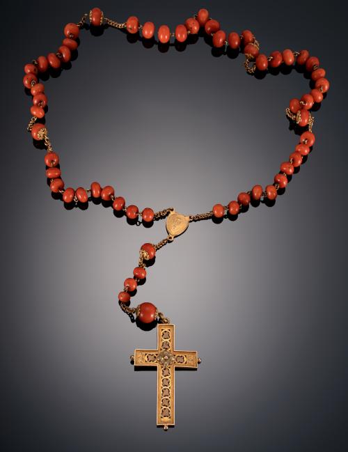 653   -  <p><span class="object_title">Rosario antigüo con coral S XIX</span></p>