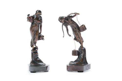 Pareja de esculturas Art Decó"Aguadoras"Bronce pavonado