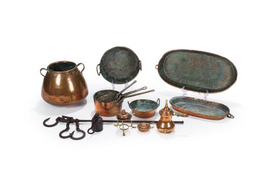 218   -  <p><span class="object_title">Lote de piezas de cocina de de cobre y pesa antigua.</span><br></p>
