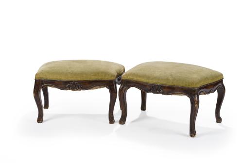 11   -  <p><span class="object_title">Pareja de banquetas isabelinas en terciopelo verde. España, S.XIX, </span><br></p>