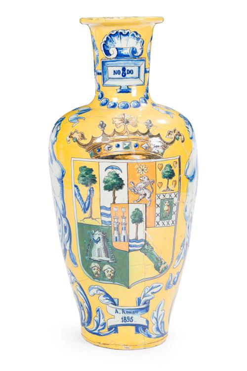 Gran jarrón en cerámica de Triana, Sevilla 1895Con decora