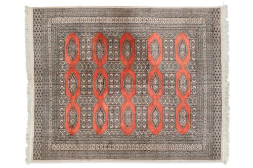 843   -  <p><span class="object_title">Alfombra persa "Bukhara" en lana, s. XX<br/>Campo gris con medallones geométricos octogonales.</span><br></p>