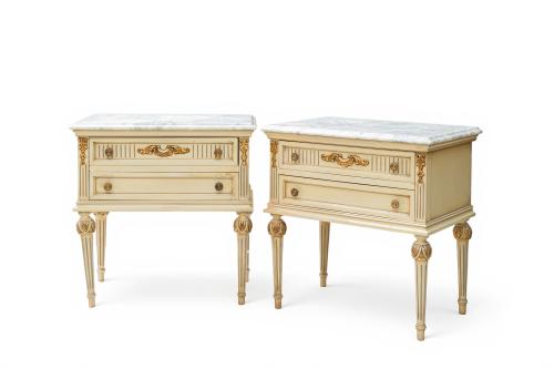 Pareja de mesillas de noche estilo Luis XVI en madera pinta
