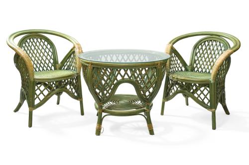 693   -  <p><span class="object_title">Mobiliario de jardín en mimbre trenzado y pintado en verde formado por mesa circular y dos butacas.</span><br></p>