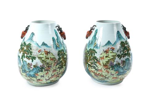Pareja de jarrones Hu en porcelana china, Dinastía Qing, s.