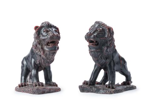 Pareja de modernos sujetalibros en forma de leones. 
