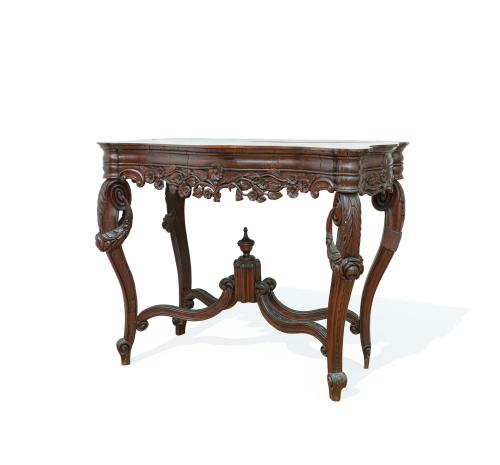 Consola isabelina, España, s. XXEn madera tallada, faldón