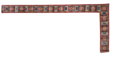 11   -  <p><span class="object_title">Alfombra oriental de pasillo en lana<br/>Con medallones romboidales escalonadadas sobre campo azul y decoración de motivos florales esquematizados. </span><br></p>