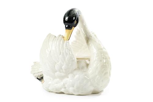 Florero en forma de cisne en cerámica vidriada. 
