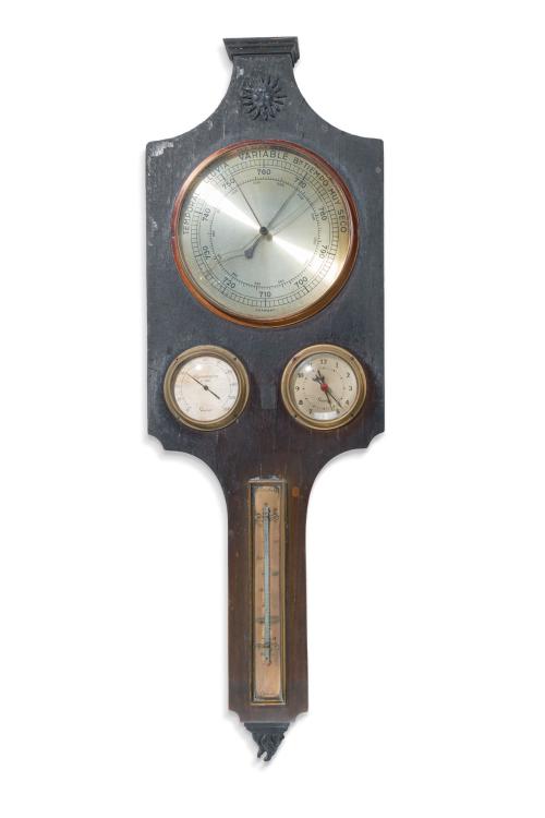 Barómetro de pared, c. 1960En madera. Presenta termómetro