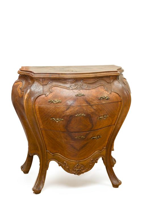 Pequeña comoda bombé estilo Luis XVEn madera, tres regist