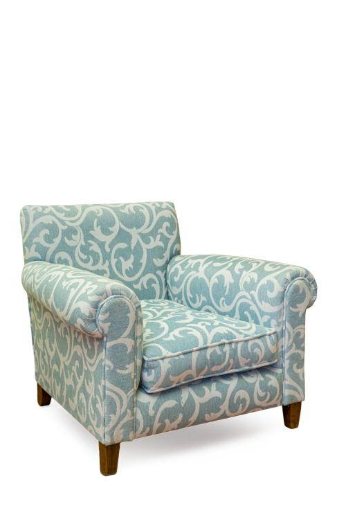 Tresillo tapizado en azul con decoración de tornapuntas veg