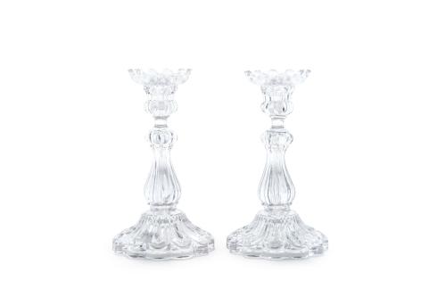Pareja de candeleros en cristal moldeado con decoración de 
