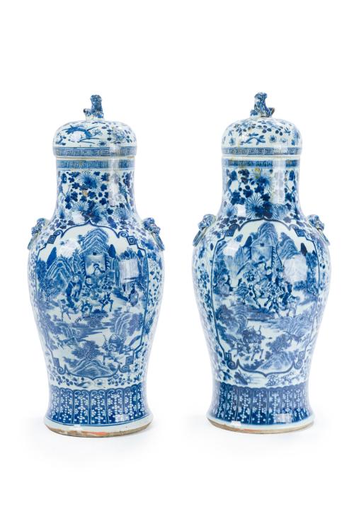 Pareja de tibores en porcelana china azul y blanca, Dinastí