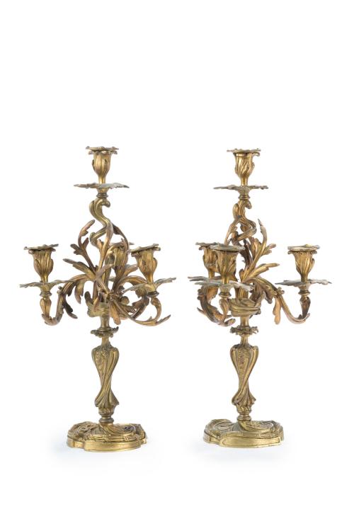Pareja de candelabros estilo Luis XV, Francia, s. XIXEn b
