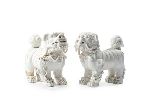 55   -  <p><span class="object_title">Pareja de quimeras orientales en resina. </span><br></p>