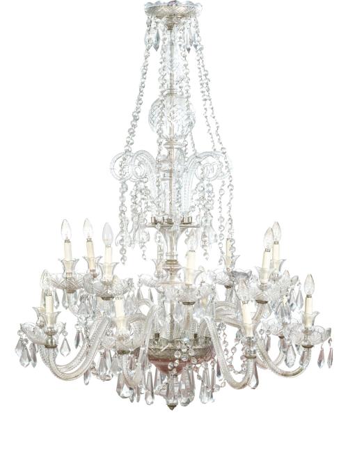 230   -  <p><span class="object_title">Gran lámpara en cristal de La Granja con dieciséis brazos de luz. Doble cuerpo, vástago abalaustrado tallado a rueda, brazos en cristal sogueado, cadenetas colgantes, campanillas, platillos , pandelocas talladas y gotas colgantes. <br/></span><br></p>