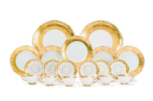 SANTA CLARAJuego de merienda en porcelana blanca con deco