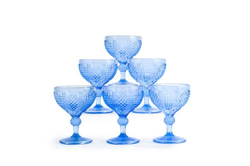688   -  <p><span class="object_title">Juego de 18 copas en cristal portugués moldeado y tallado con decoración de punta de diamante. </span><br></p>